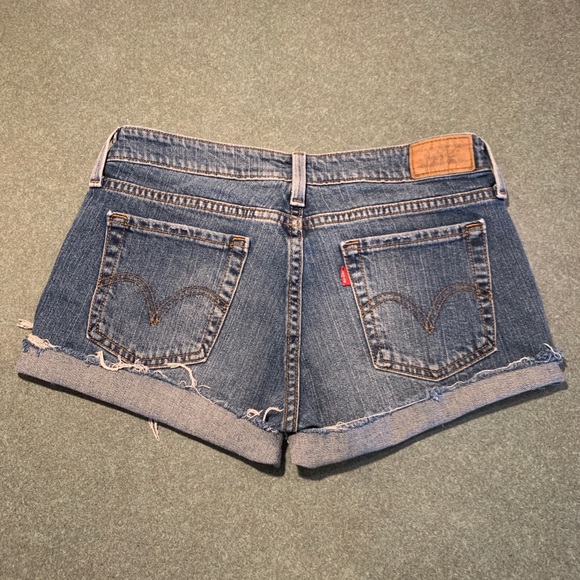 Vintage Levi’s jean shorts - Picture 2 of 7